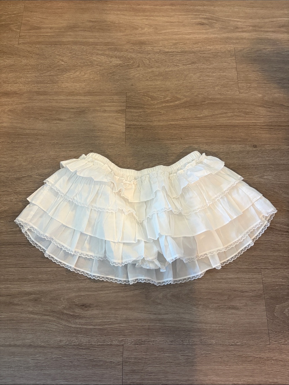 Aritzia White Layered Ruffle Mini Skirt